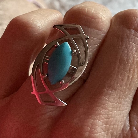 Sterling silver and turquoise statement ring in size 5 - Picture 4 of 4